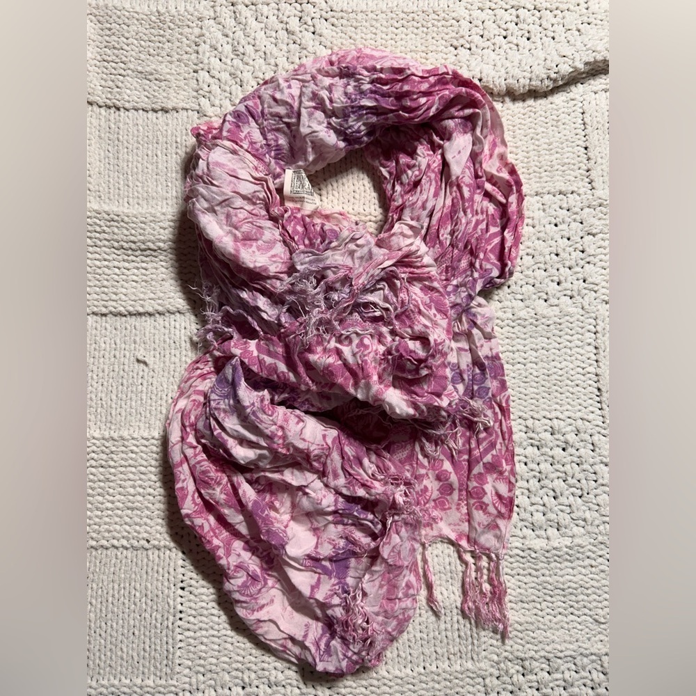 Liz Claiborne Pink and White Fringe Scarf